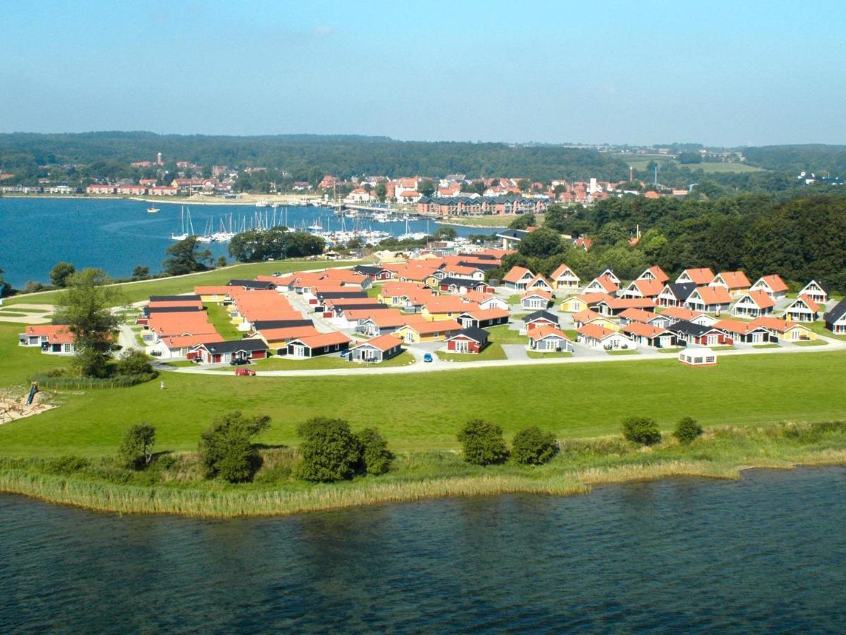 6 Person Holiday Home On A Holiday Park In Gråsten エクステリア 写真